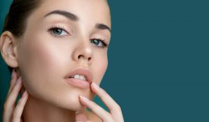Ρυτίδες στο μέτωπο: Αντιμετωπίζονται με brow lift;